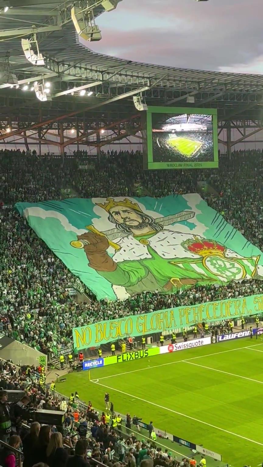 沖擊獎(jiǎng)杯！貝蒂斯球迷這巨型Tifo太有氣勢(shì)了